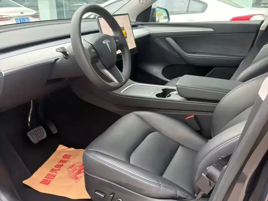 Tesla Model Y — фото 6