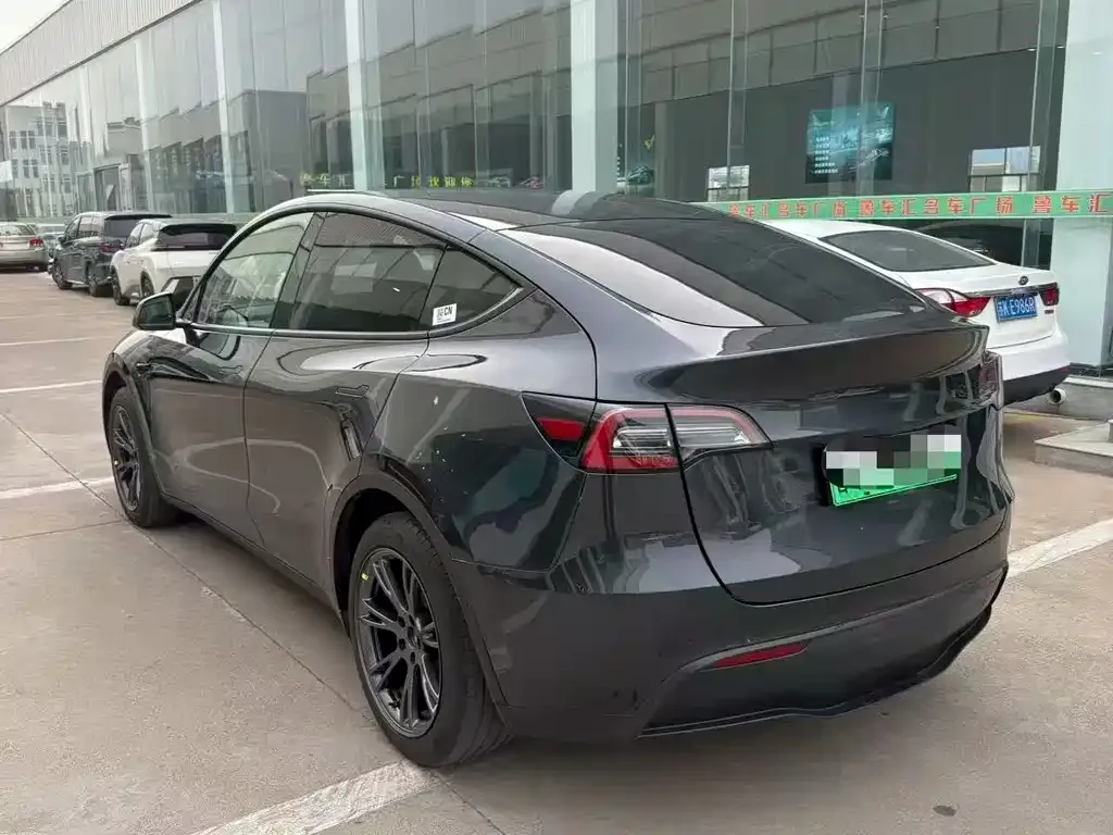 Tesla Model Y — фото 8