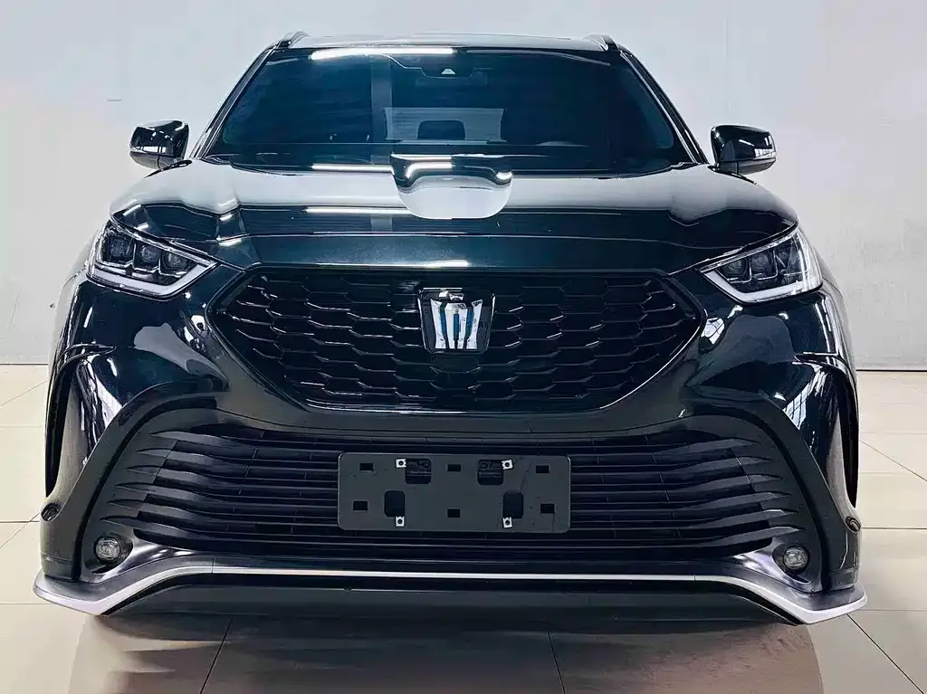Toyota Crown Kluger 2023 из CN, фото 1