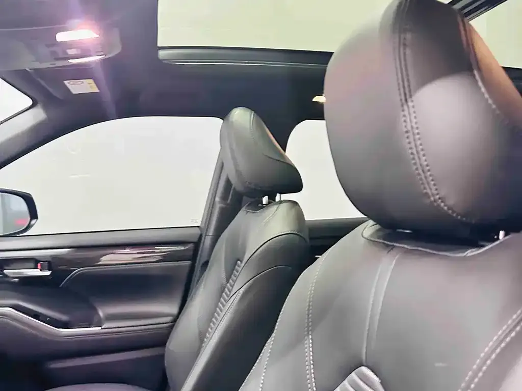 Toyota Crown Kluger 2023 из CN, фото 2