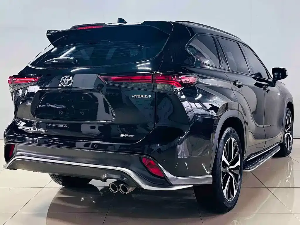 Toyota Crown Kluger 2023 из CN, фото 8