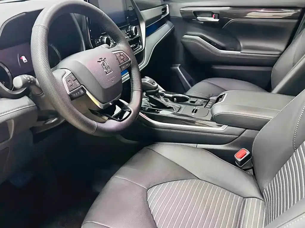 Toyota Crown Kluger 2023 из CN, фото 10