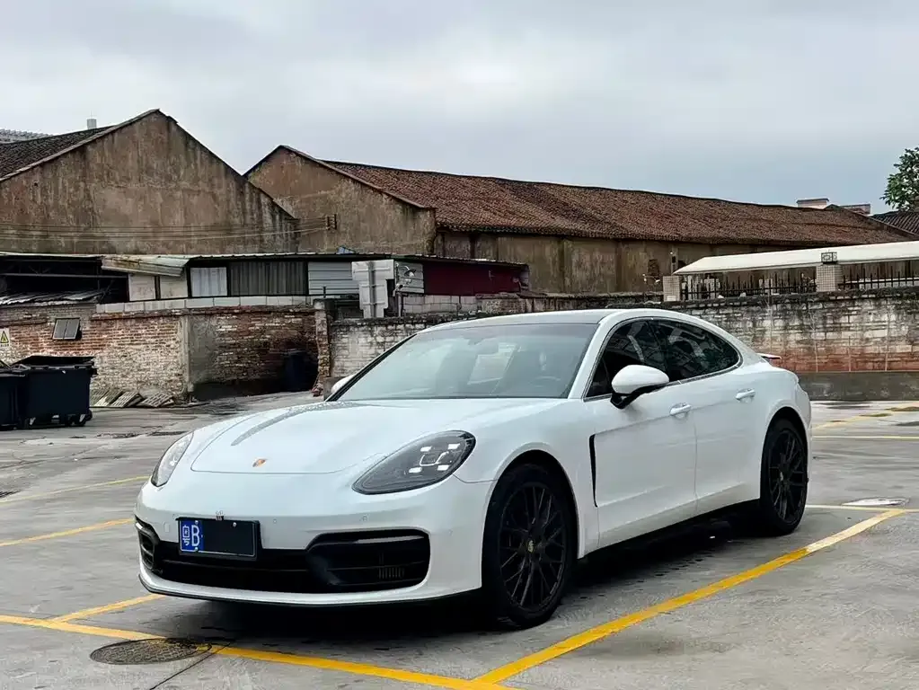 Porsche Panamera — фото 1