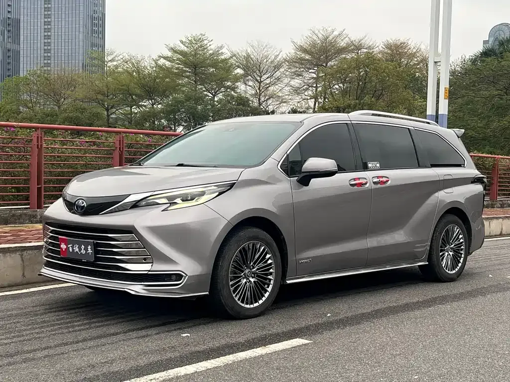 Toyota Sienna 2022 из CN, фото 1