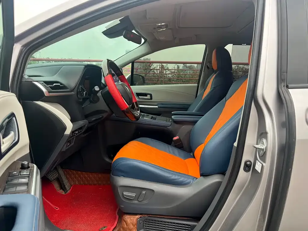 Toyota Sienna 2022 из CN, фото 3