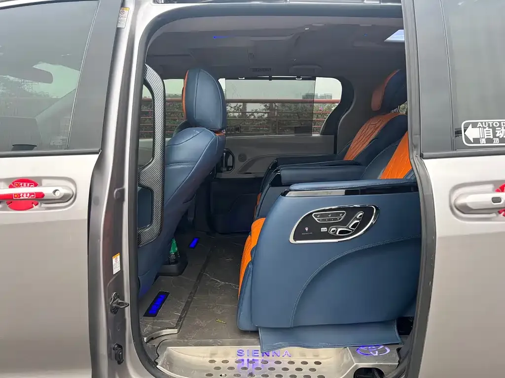 Toyota Sienna 2022 из CN, фото 6