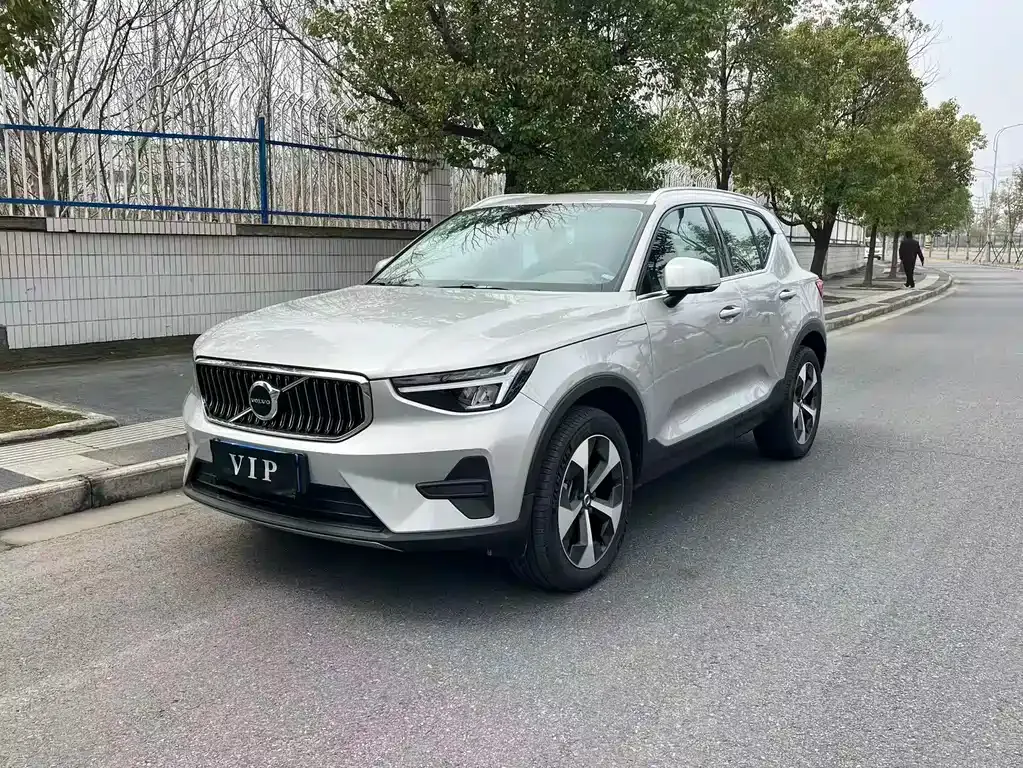 Volvo XC40 — фото 1