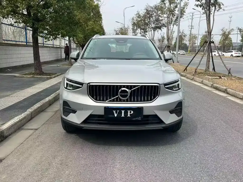 Volvo XC40 — фото 10
