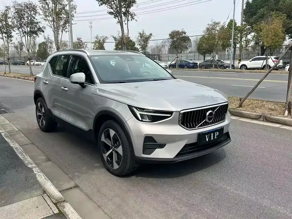 Volvo XC40 — фото 6