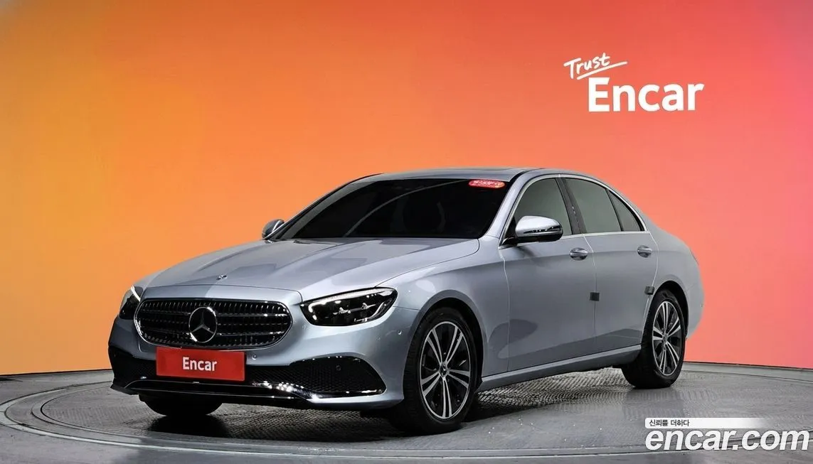 Mercedes-Benz E-Class — фото 1