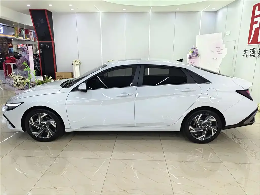 Hyundai Elantra — фото 7