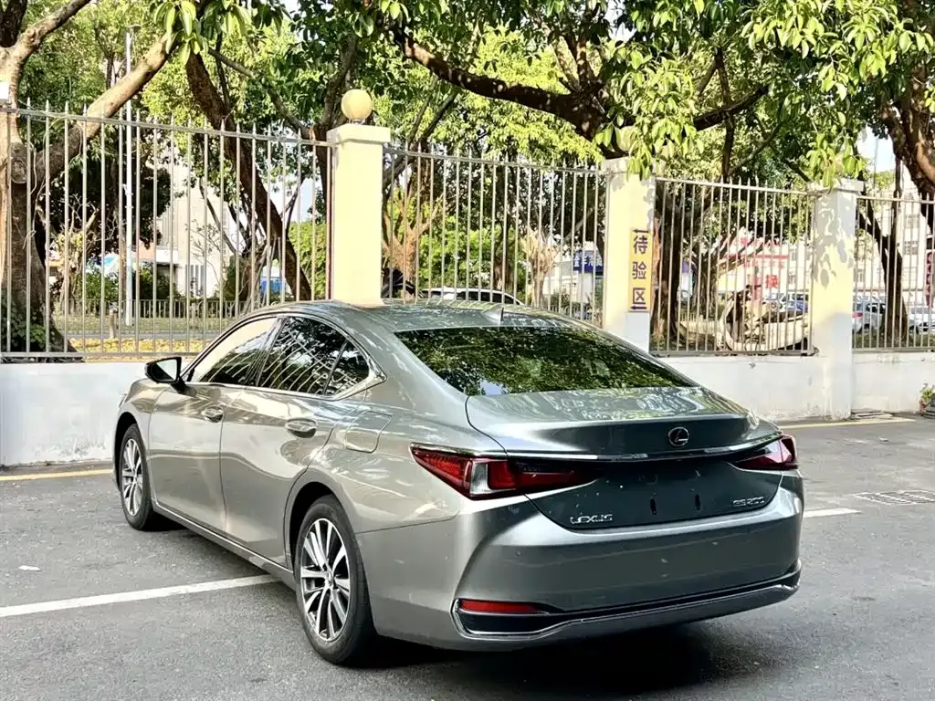 Lexus ES — фото 7