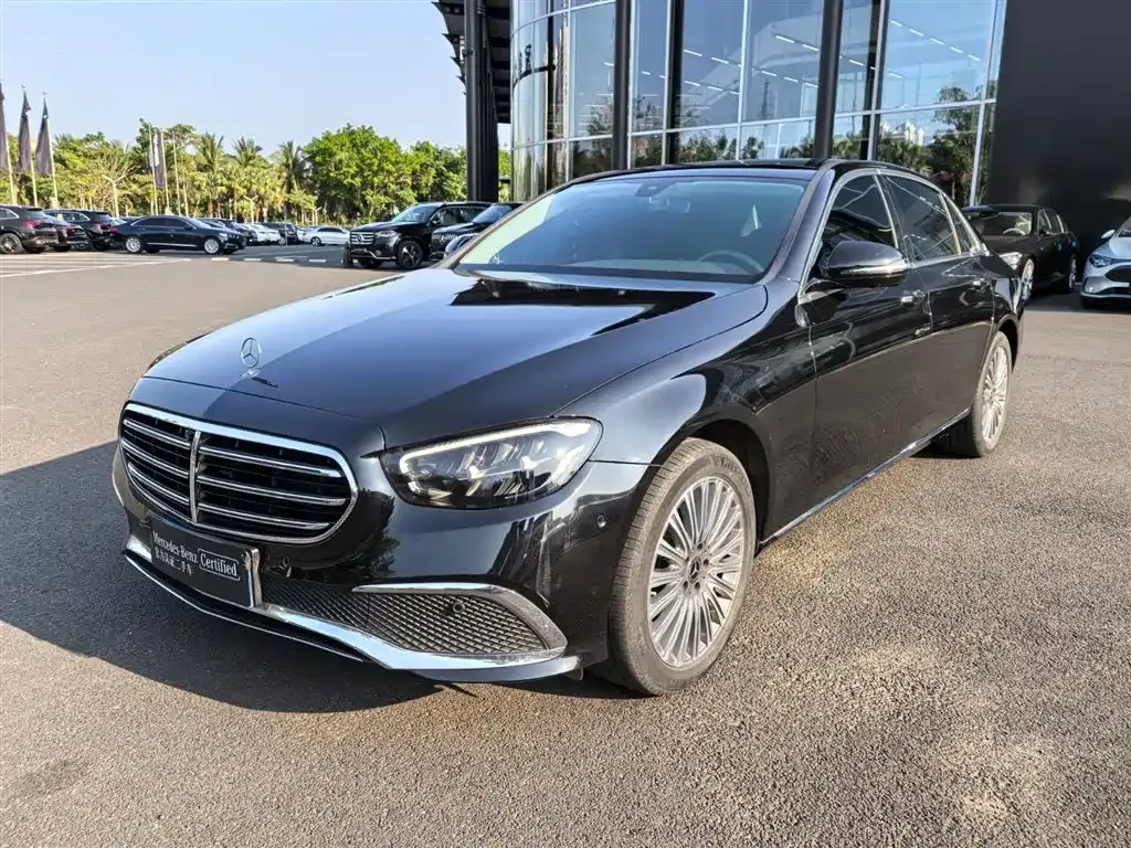 Mercedes-Benz E-Class — фото 1