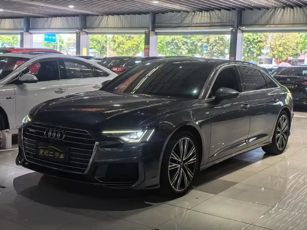 Audi A6L — фото 1