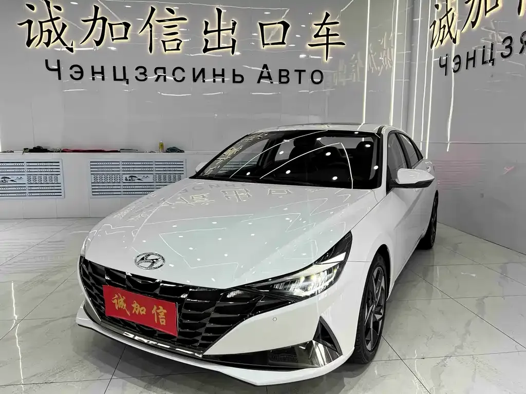Hyundai Elantra — фото 1