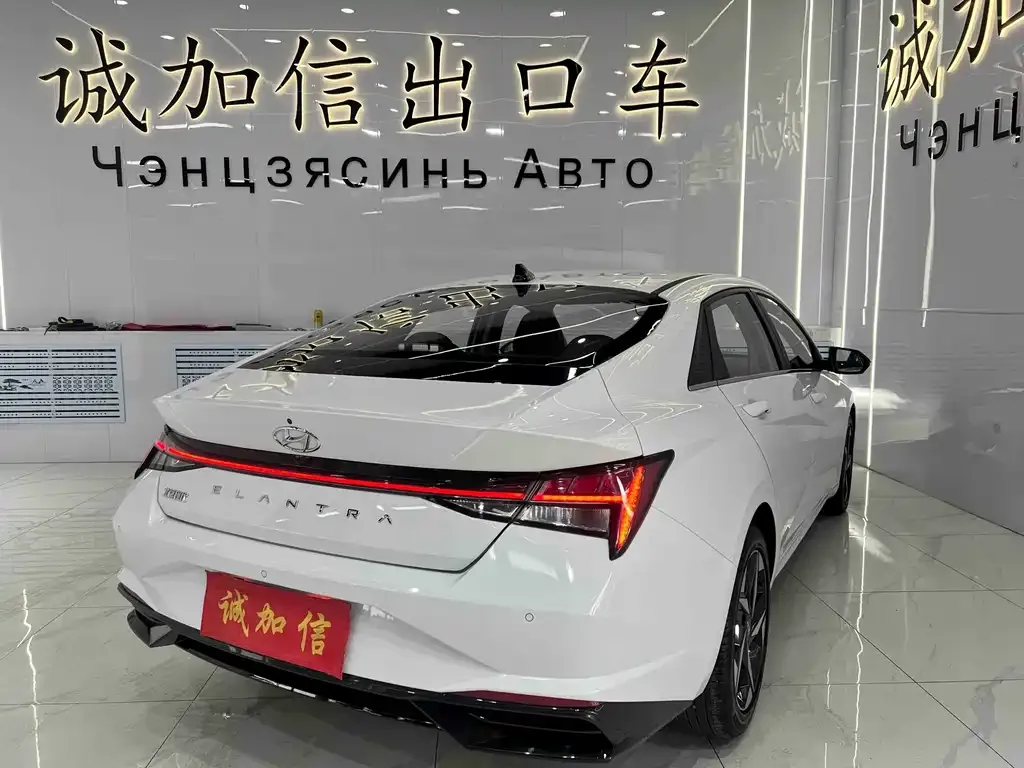 Hyundai Elantra — фото 10