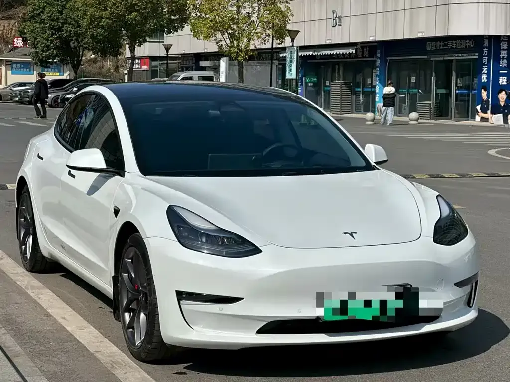 Tesla Model 3 — фото 9