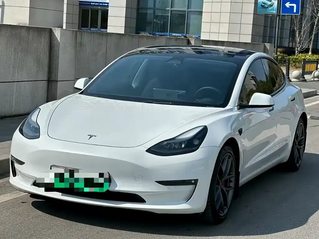 Tesla Model 3 — фото 3