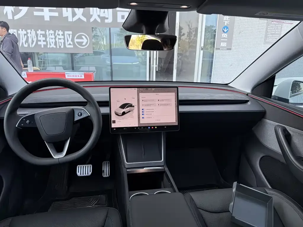 Tesla Model Y — фото 10