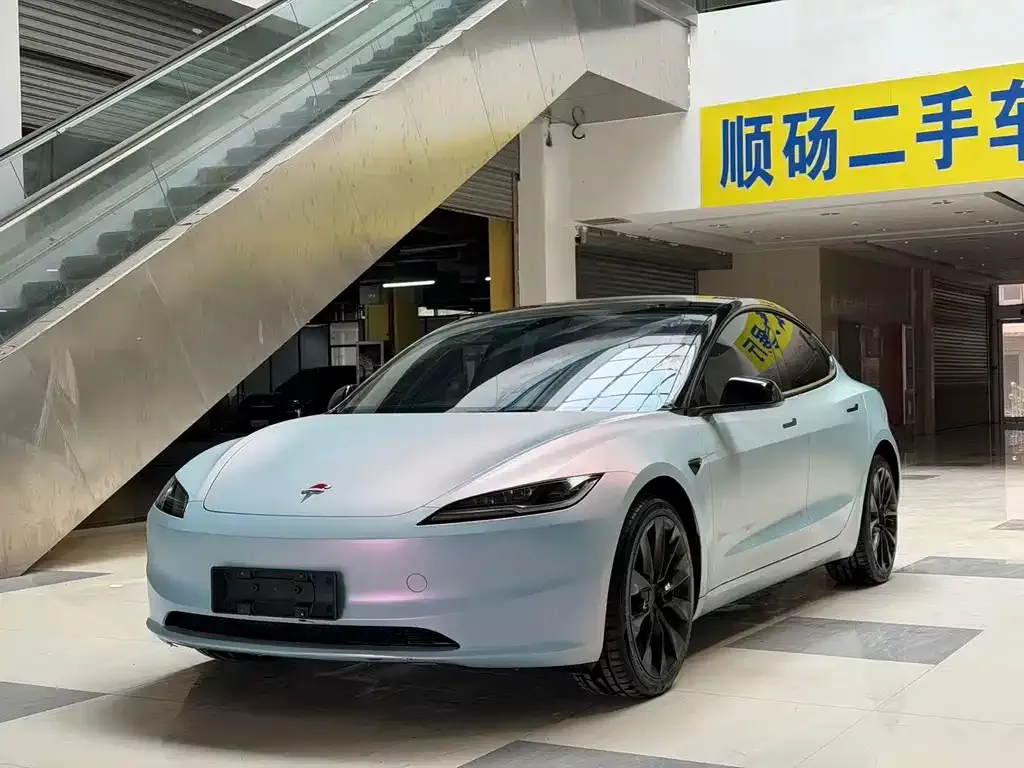 Tesla Model 3 — фото 1