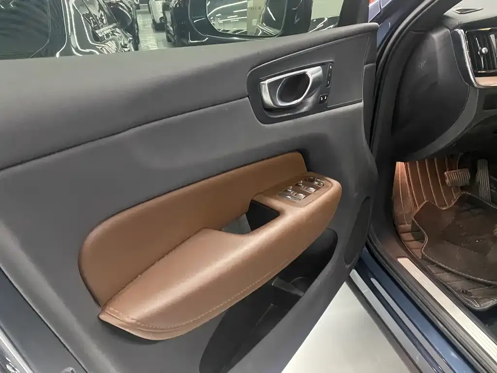 Volvo XC60 2024 из CN, фото 7