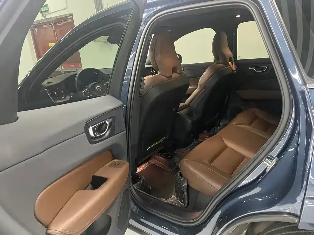 Volvo XC60 2024 из CN, фото 9