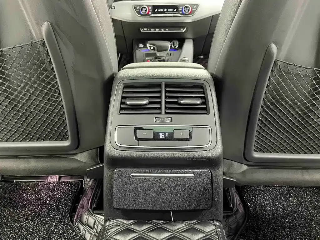 Audi A4L 2022 из CN, фото 7