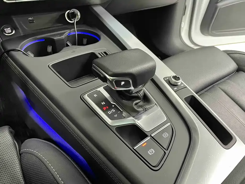 Audi A4L 2022 из CN, фото 4