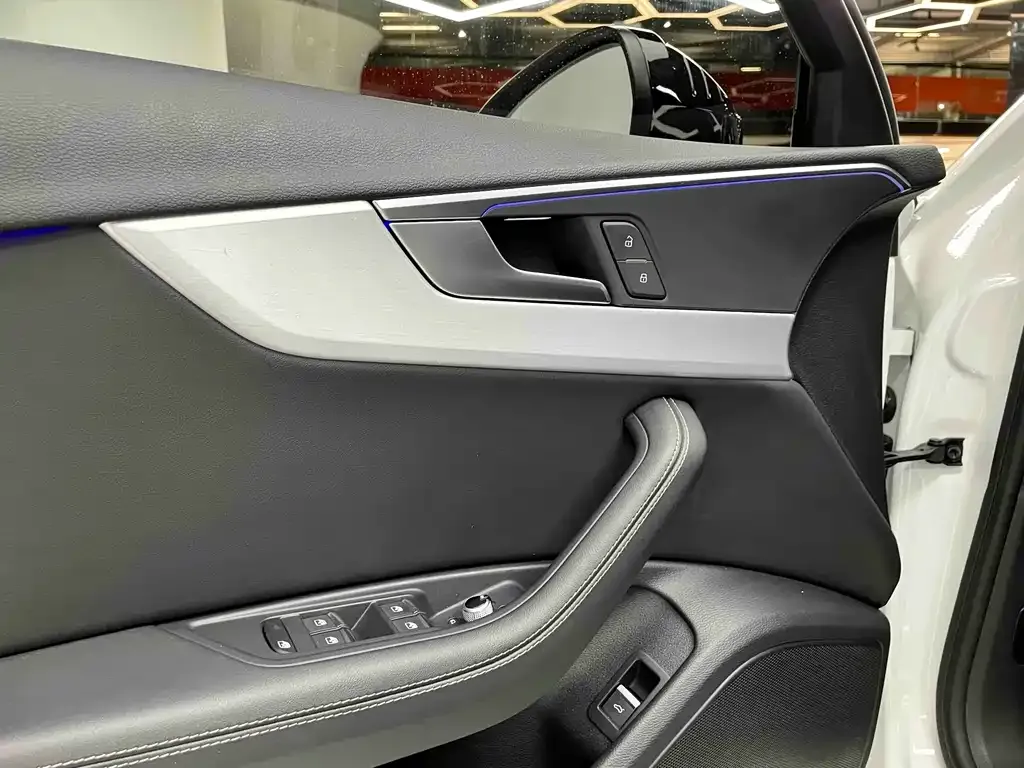 Audi A4L 2022 из CN, фото 3