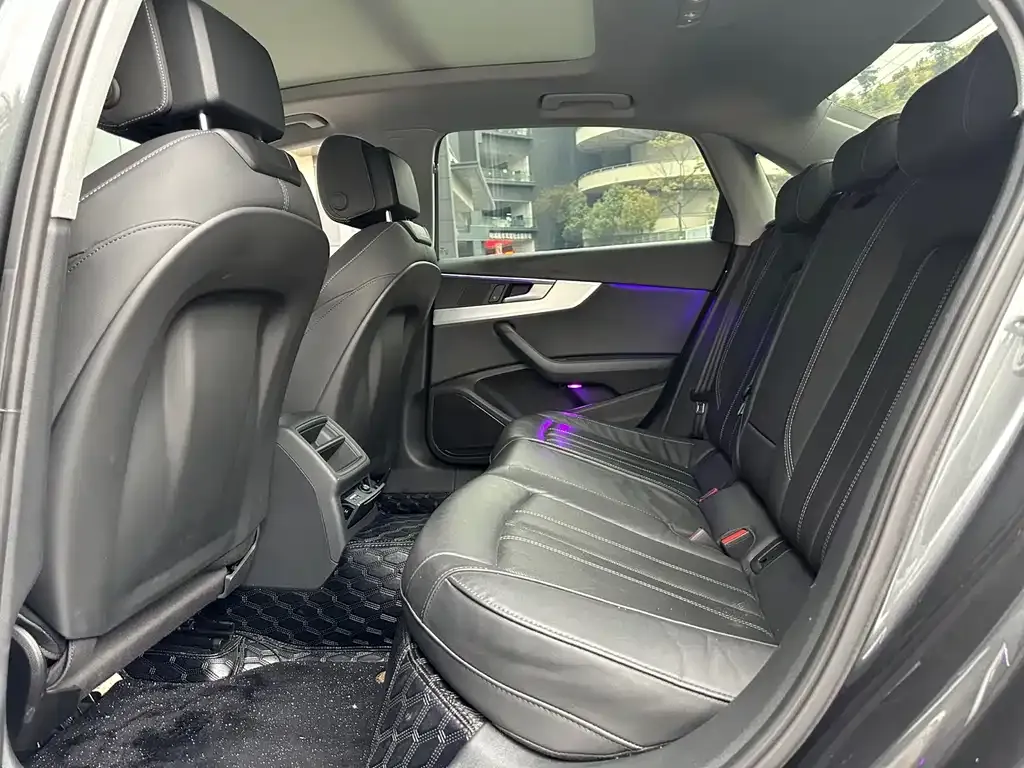 Audi A4L 2021 из CN, фото 7