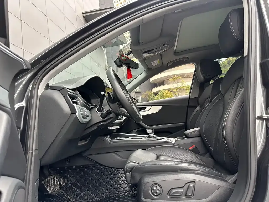 Audi A4L 2021 из CN, фото 8