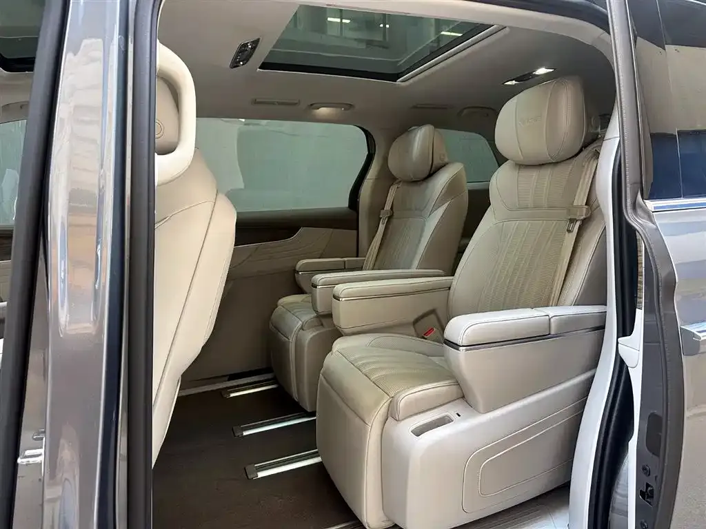 Roewe iMAX8 — фото 9