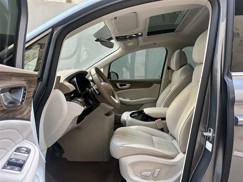 Roewe iMAX8 — фото 10