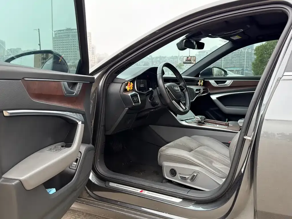 Audi A6L 2023 из CN, фото 2