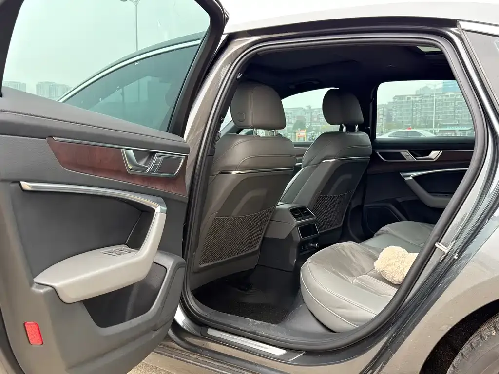 Audi A6L 2023 из CN, фото 3