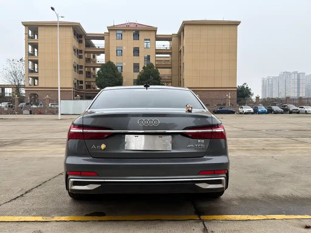 Audi A6L 2023 из CN, фото 9