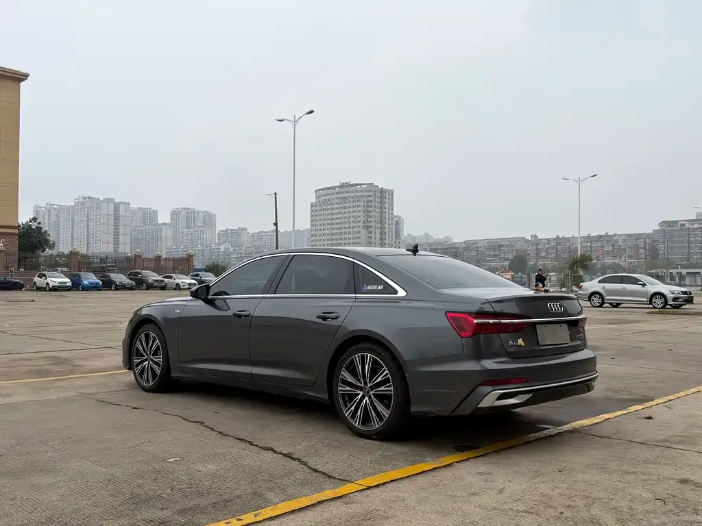 Audi A6L 2023 из CN, фото 6