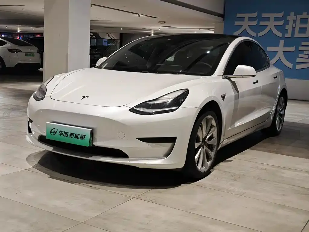Tesla Model 3 — фото 1