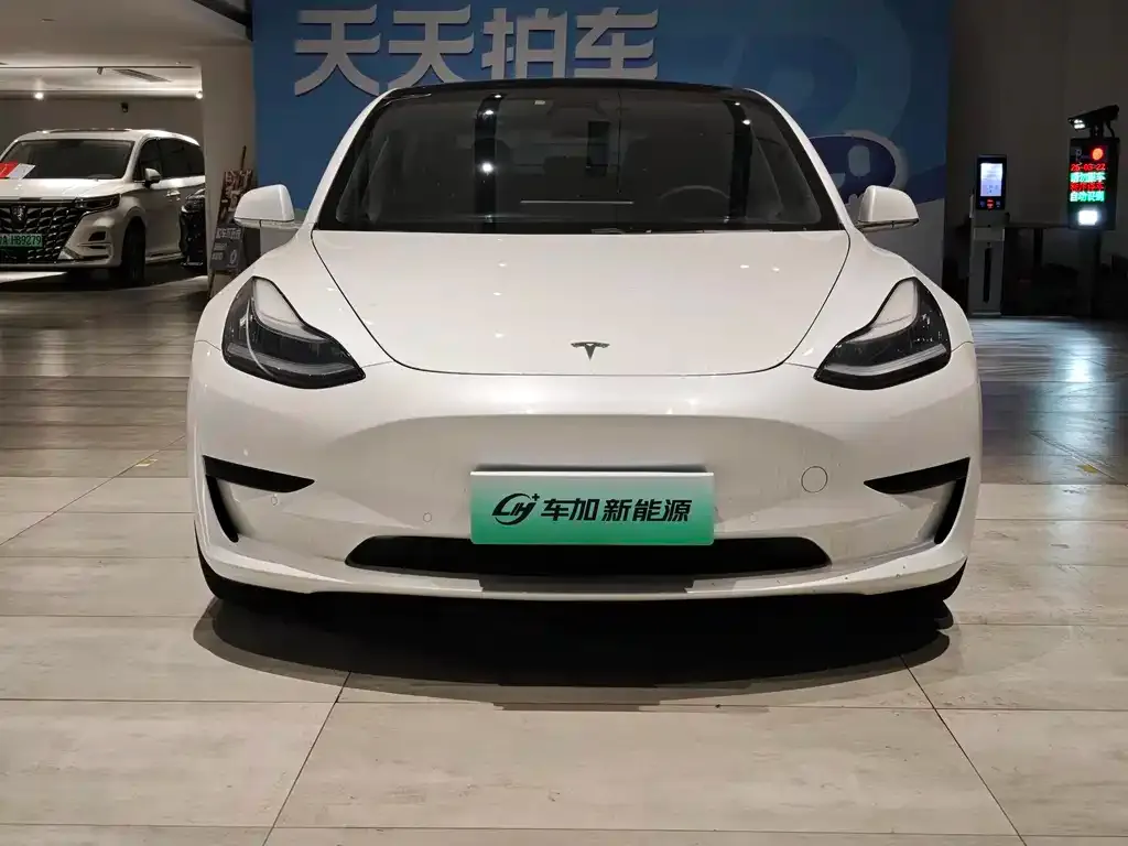 Tesla Model 3 — фото 3