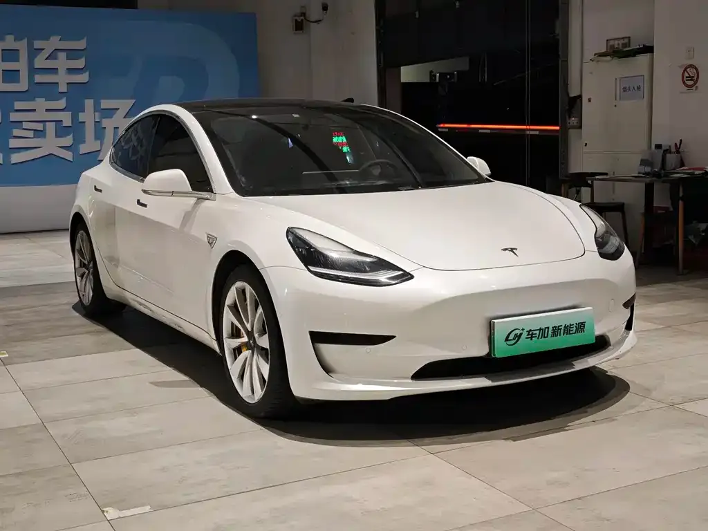 Tesla Model 3 — фото 4
