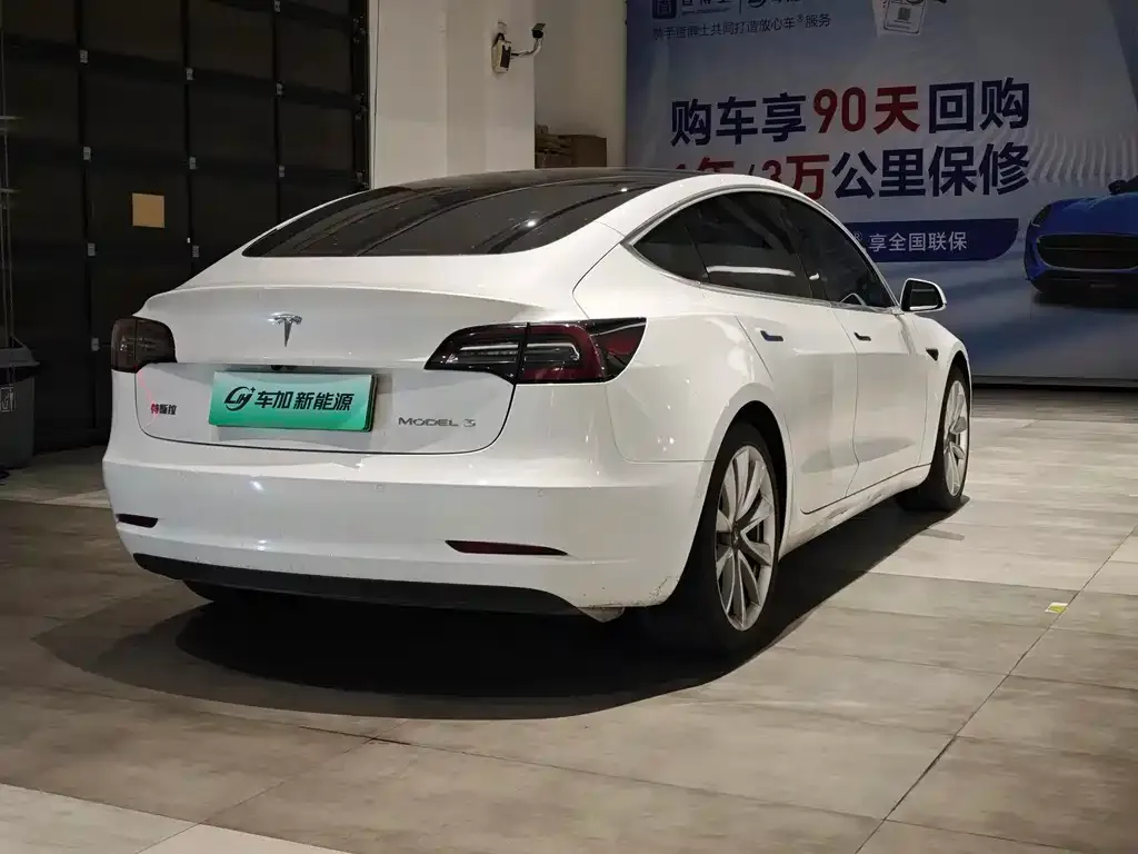 Tesla Model 3 — фото 6