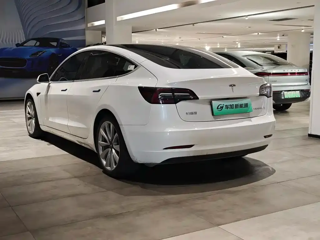 Tesla Model 3 — фото 9