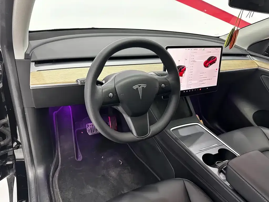 Tesla Model Y — фото 4