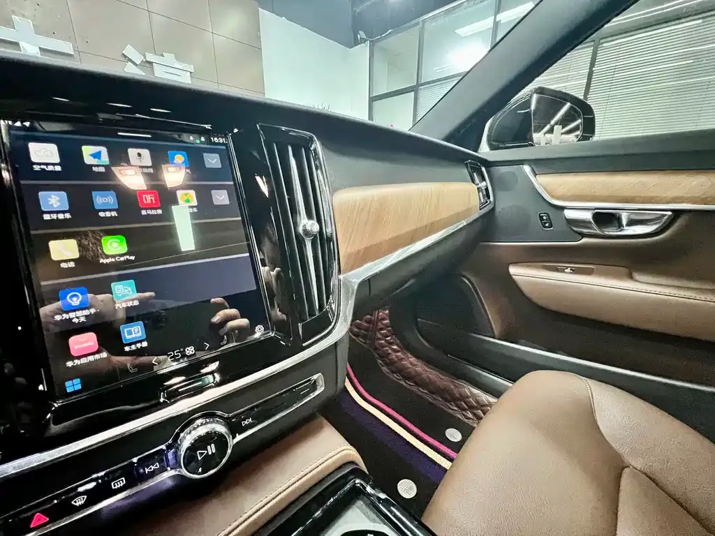 Volvo S90 PHEV 2024 из CN, фото 3