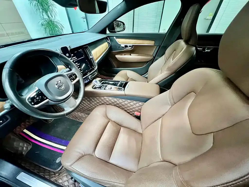 Volvo S90 PHEV 2024 из CN, фото 4