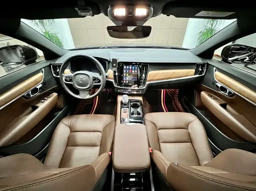 Volvo S90 PHEV 2024 из CN, фото 5