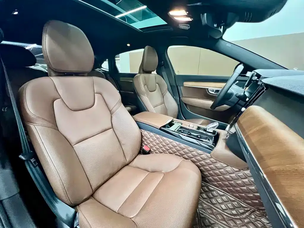 Volvo S90 PHEV 2024 из CN, фото 6