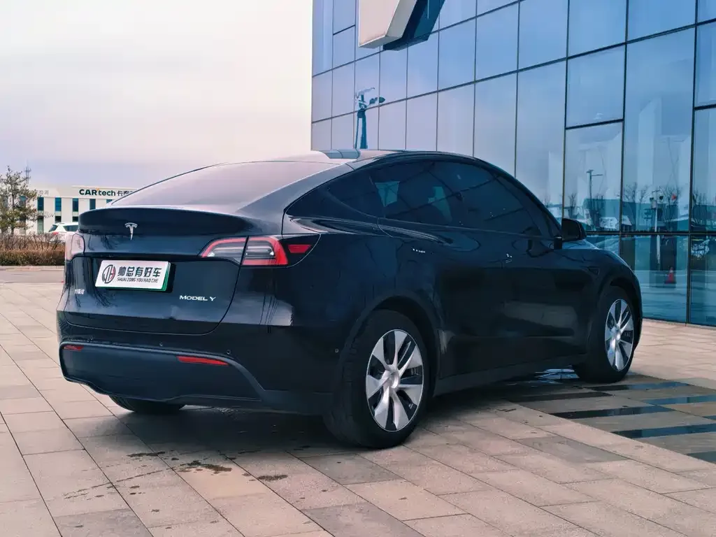 Tesla Model Y — фото 7