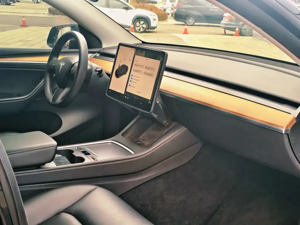 Tesla Model Y — фото 3