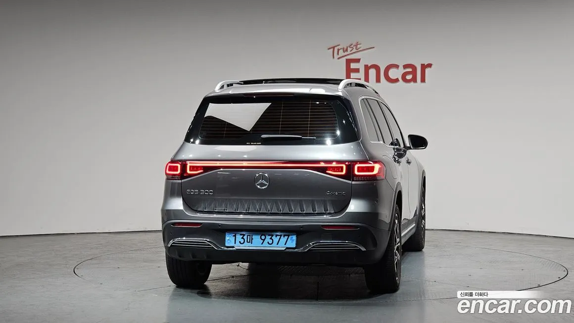 Mercedes-Benz EQB — фото 10